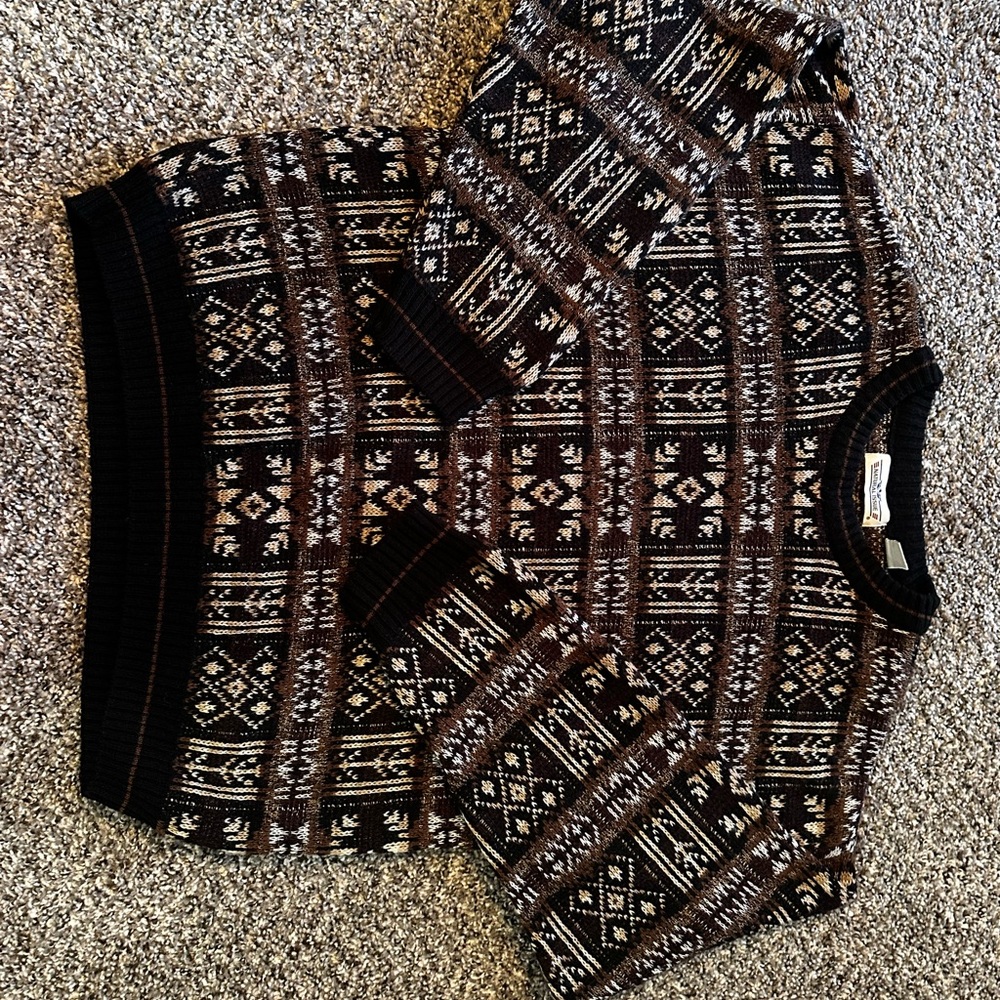 Elegant Black and Brown Patterned Crewneck Sweater